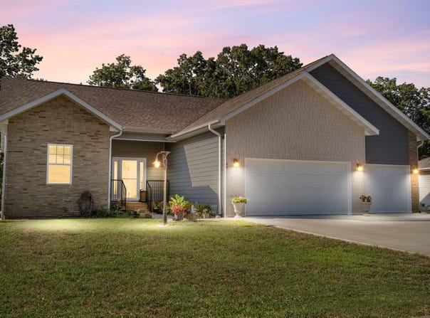 49 E Pine Lane, Reeds Spring, MO 65737