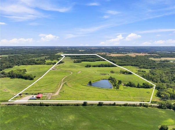 2 State Route D, Savannah, MO 64485