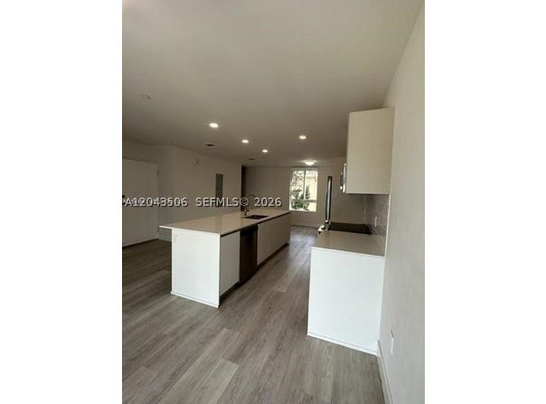 2561 NE 193rd St, Miami, FL 33180