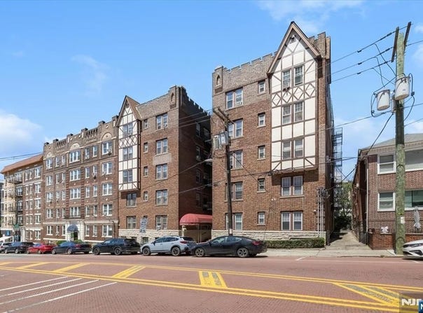 6015 E Blvd, West New York, NJ 07093