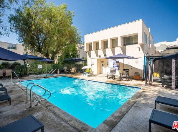 18411 Hatteras St, Los Angeles, CA 91356