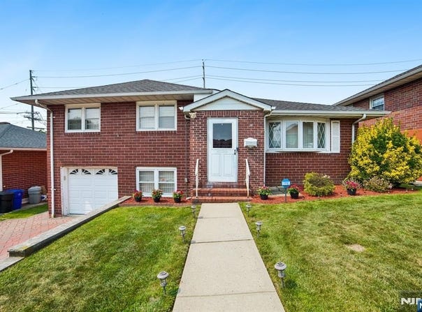 28 Pikeview Terrace, Secaucus, NJ 07094