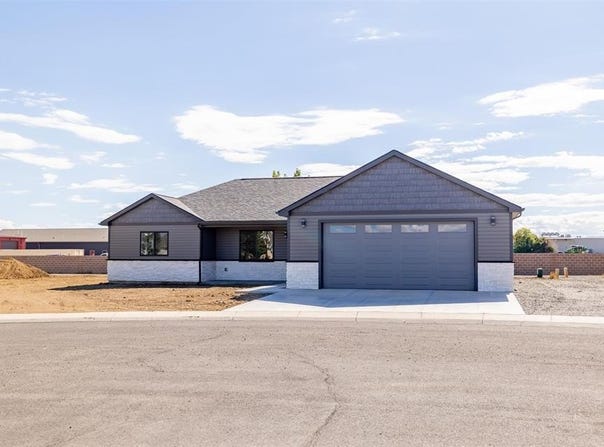 1010 Morning Glory Ln, Powell, WY 82435