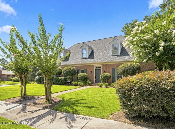 10 Moss Forest Place, Jackson, MS 39211