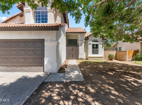 709 E Whitlatch Drive, Lancaster, CA 93535