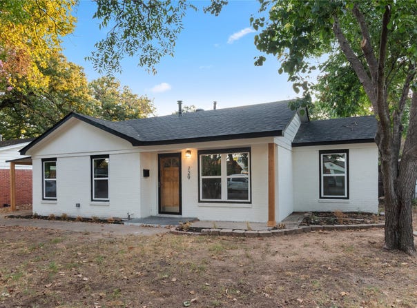 729 Thersa Drive, River Oaks, TX 76114