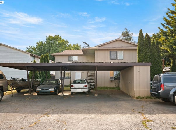 903 W CHARLES St, Newberg, OR 97132