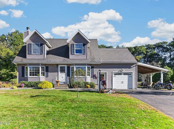 27 Velina Drive, Albany, NY 12203