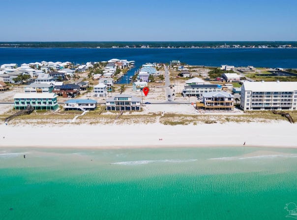8212 Gulf Blvd, Navarre Beach, FL 32566