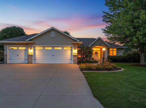 W2562 FONTANA Way, APPLETON, WI 54915