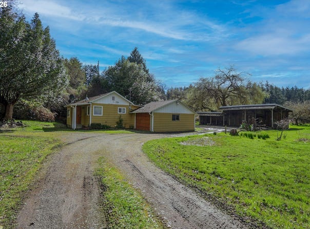 93514 UPPER LOOP Ln, CoosBay, OR 97420