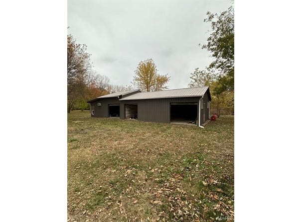 10198 S Old Route 66, Litchfield, IL 62056