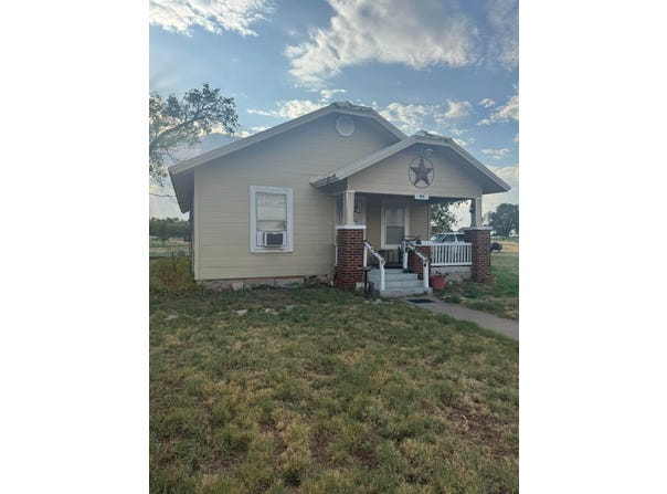 182 Scott, Quanah, TX 79252
