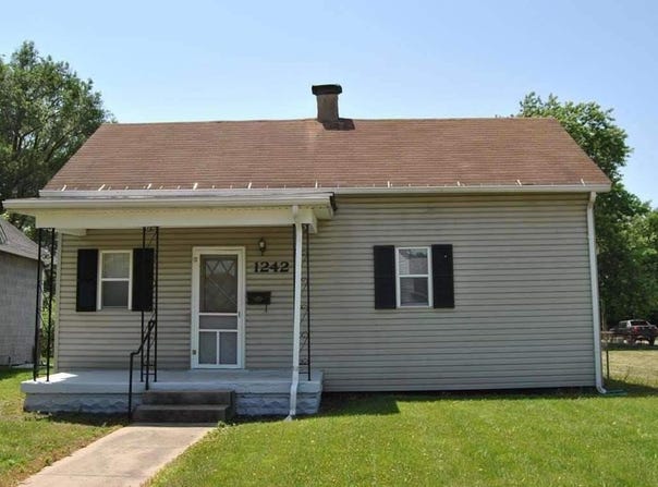 1242 N 13th Street, Terre Haute, IN 47807