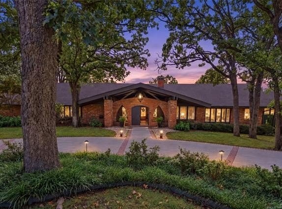 2802 E 67th Place, Tulsa, OK 74136
