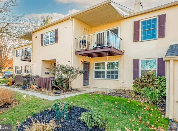 425 OLD FORGE CROSSING, DEVON, PA 19333