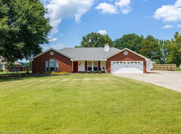 1702 Nixon RD, Lavaca, AR 72941