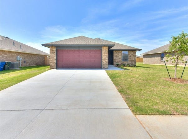 917 Hazy Brook Circle, Chickasha, OK 73018