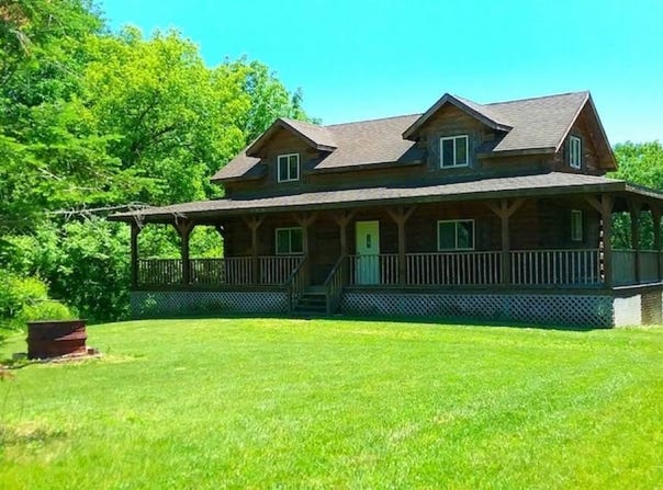 1815 Shamrock Lane, Waterville, IA 52170