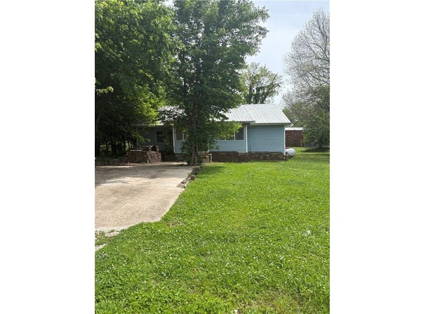 1110 W holt, Lincoln, AR 72744