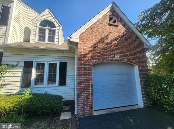 3228 PINEWYN Circle, LANCASTER, PA 17601
