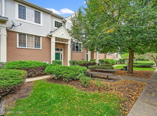 2124 W Concord Lane, Addison, IL 60101