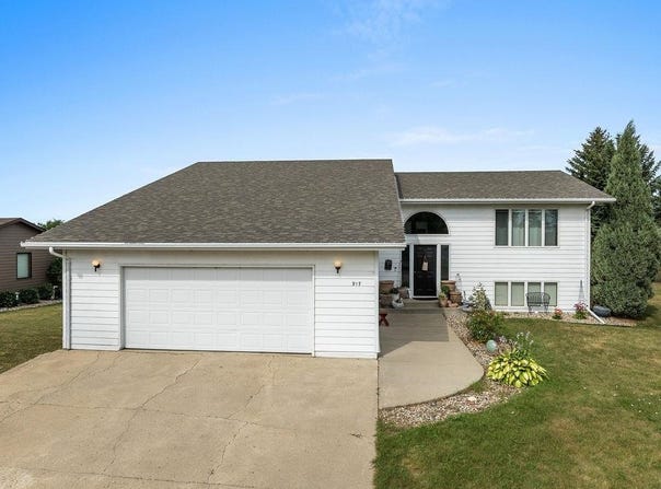 917 2nd Ave, Kenmare, ND 58746