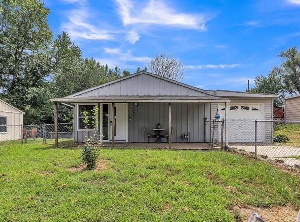 4904 Shawnee Road, St Joseph, MO 64503