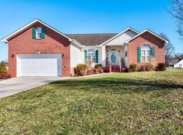 159 Austin Lane, Jacksboro, TN 37757