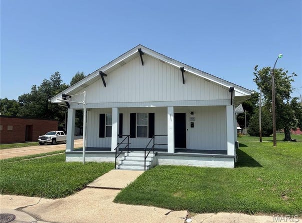 404 E Center Street, Sikeston, MO 63801
