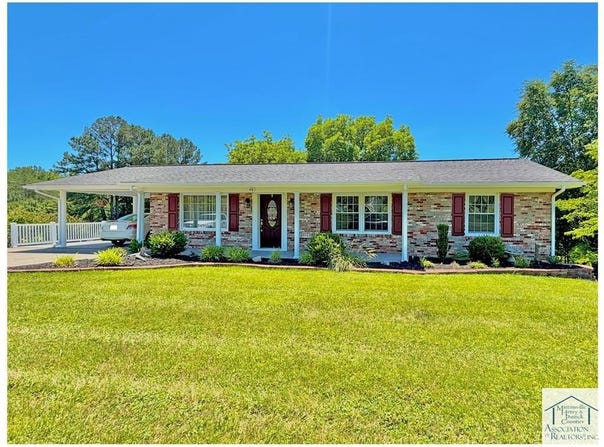 40 Tilley Dr, Fieldale, VA 24089