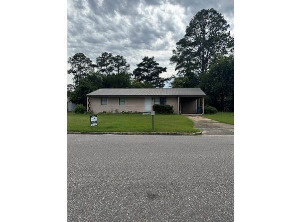 105 Glen Iris Drive, Eufaula, AL 36027