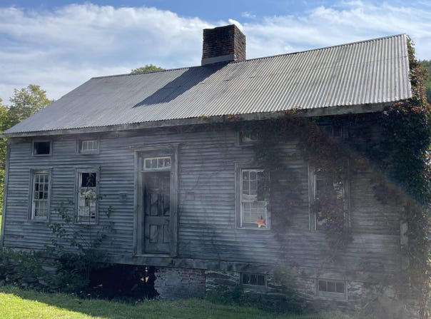 2296 N Main Street, Londonderry, VT 05148