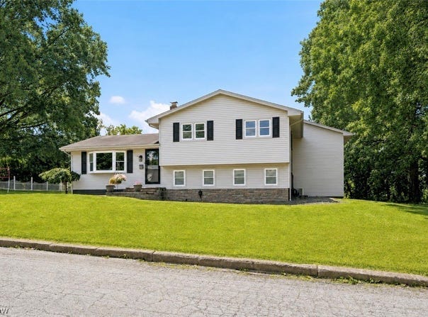 273 Blueberry Drive, Columbiana, OH 44408