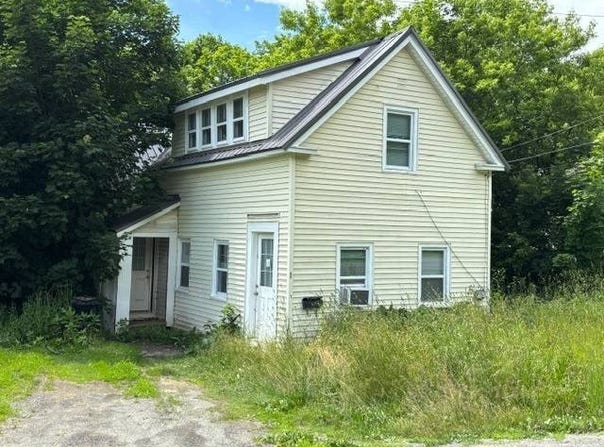 95 Lincoln St., Dexter, ME 04930