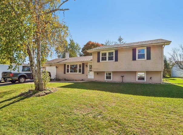 1825 Esch Road, Twin Lakes, WI 53181