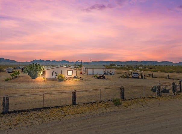 1105 S Cibola Road, Golden Valley, AZ 86413