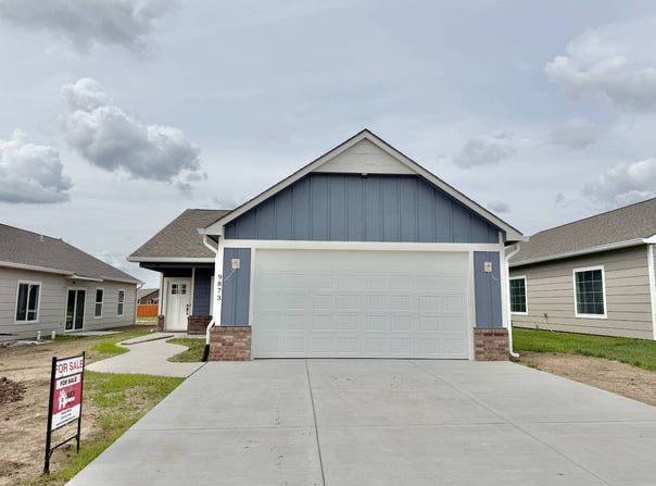 9873 Weeping Willow Dr., Manhattan, KS 66502