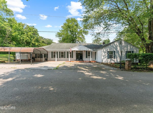 702 Meadowview Drive, Harriman, TN 37748