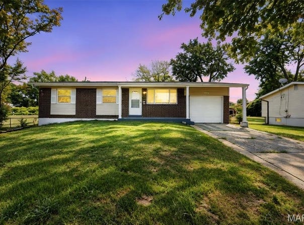 150 N Saint Charles Street, Florissant, MO 63031