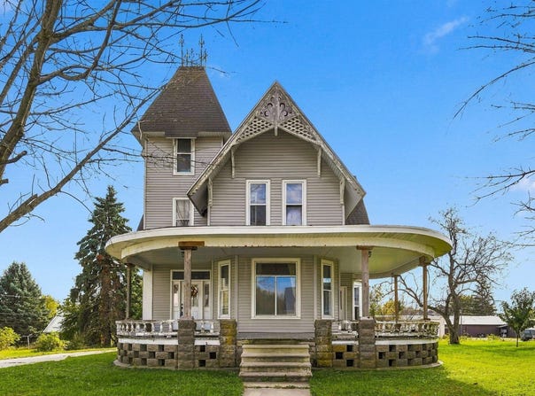 110 E mission Street, Strawberry Point, IA 52076