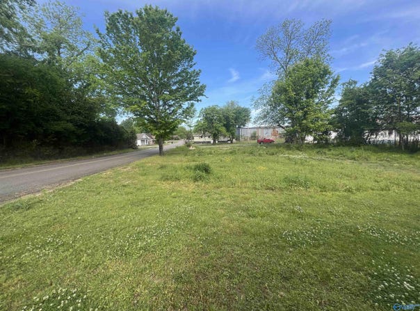 203 2nd Avenue E, Centre, AL 35960