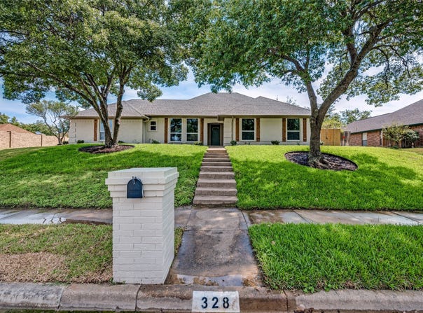 328 Sexton Lane, Benbrook, TX 76126