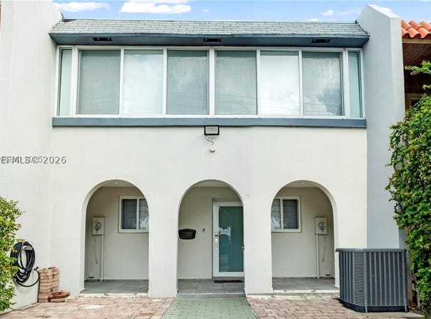 7025 W 3rd Ct, Hialeah, FL 33014