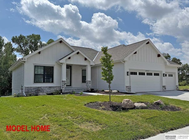 16663 Locust Street, Omaha, NE 68116