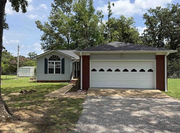 155 WILLOW St, Savannah, TN 38372