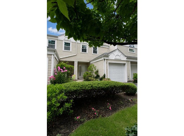 3 Pidgeon Court, Manorville, NY 11949