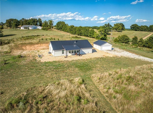 1779 NC 1600, Compton, AR 72624