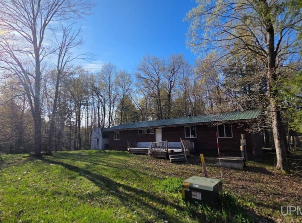 7122 MAPLE GROVE ROAD, MUNISING, MI 49862