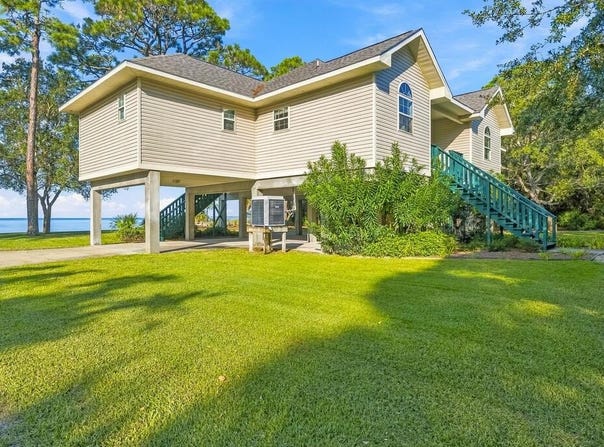 79 S Bay Shore Dr, Eastpoint, FL 32328